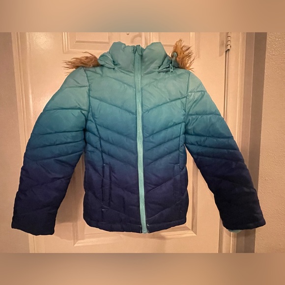 SO Other - So , Size 7/8 Ombre blue / green puffer jacket Faux fur hood is removable